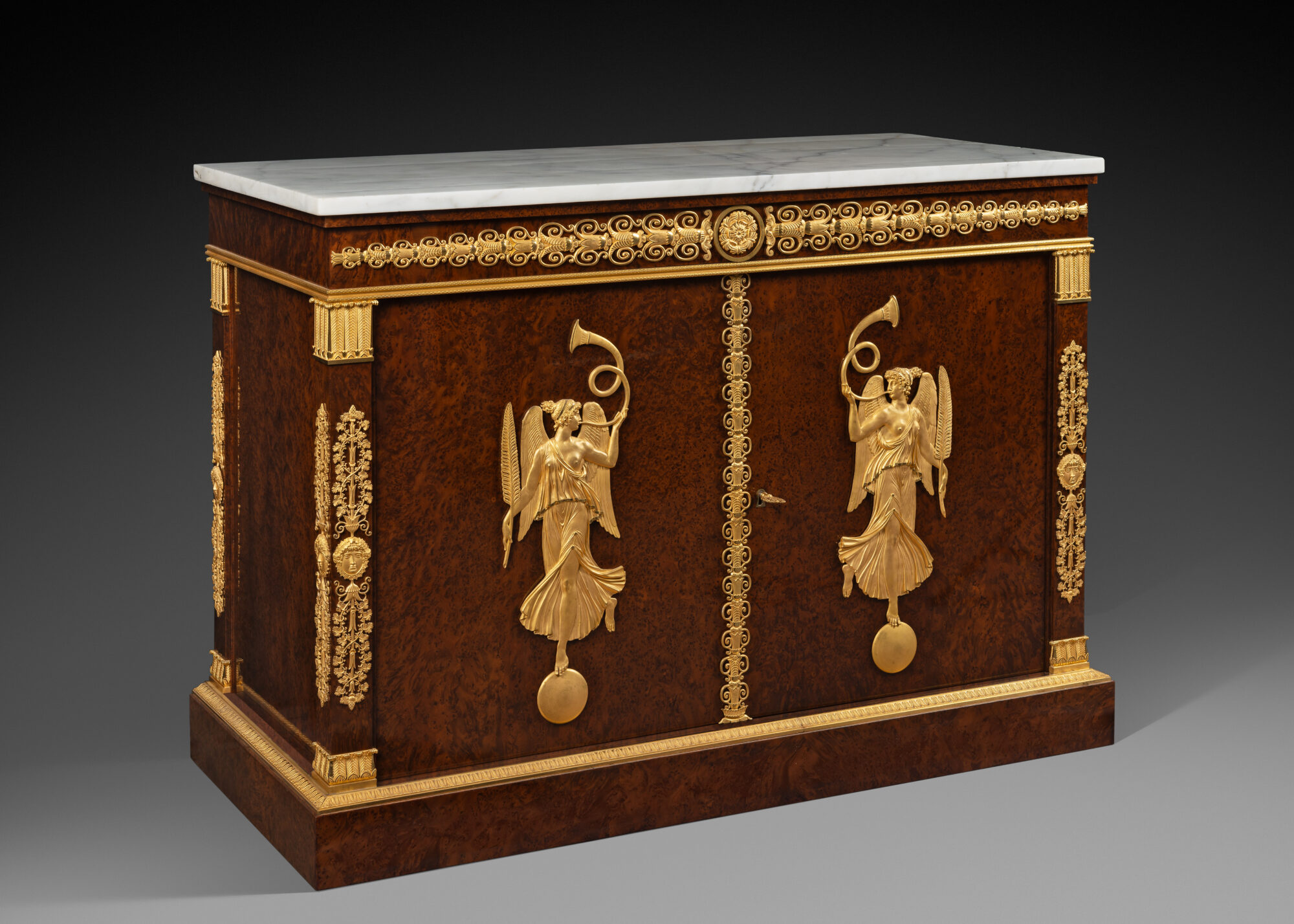 Commode_003-01_HD_WEB