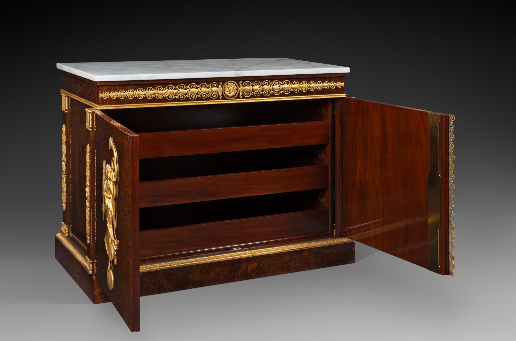 Commode_003-02_HD_WEB