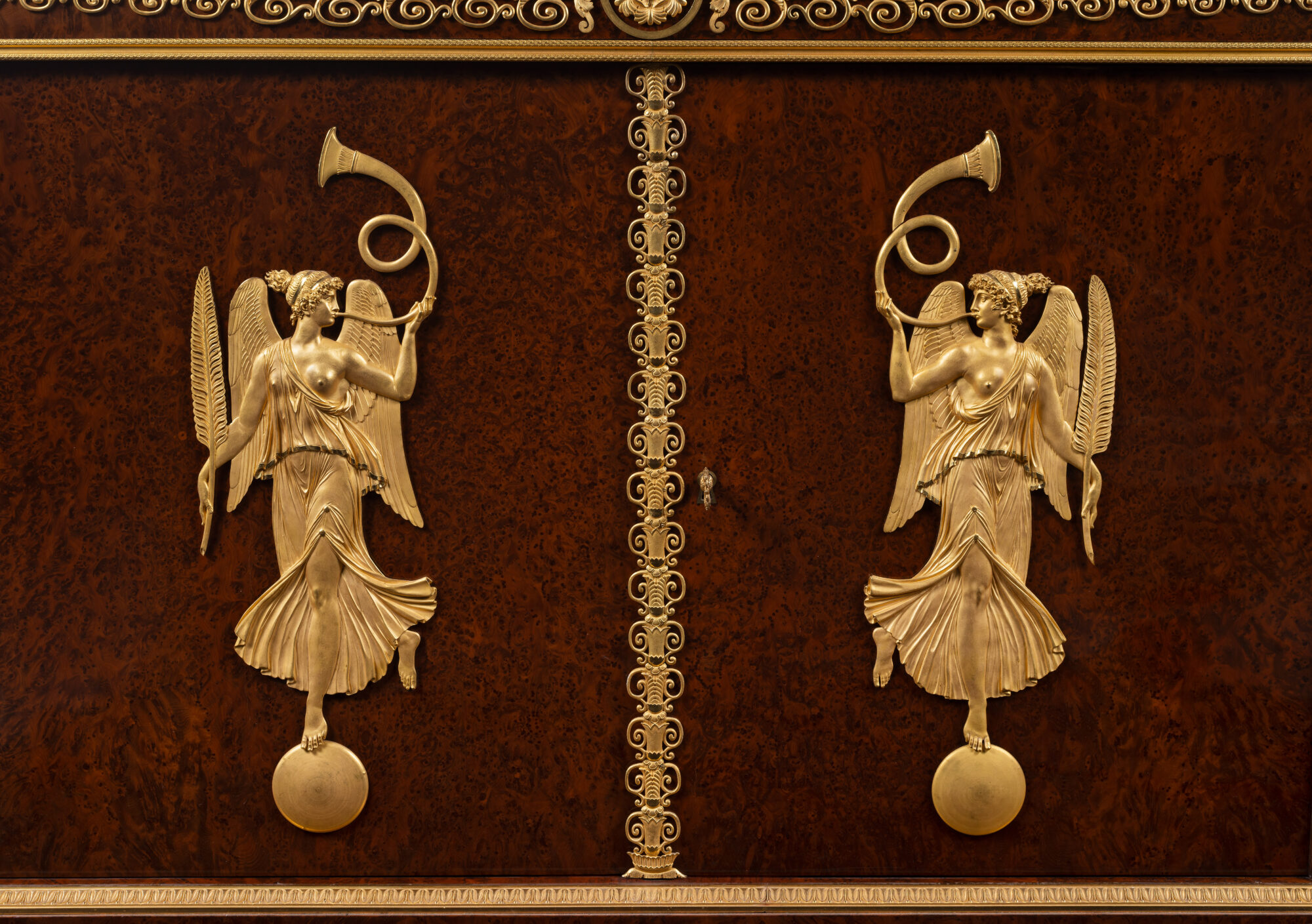 Commode_003-03_HD_WEB