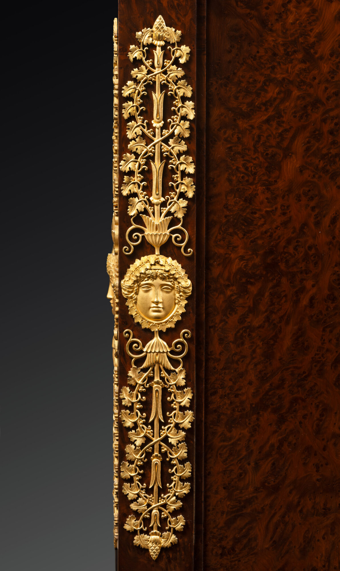 Commode_003-04_HD_WEB
