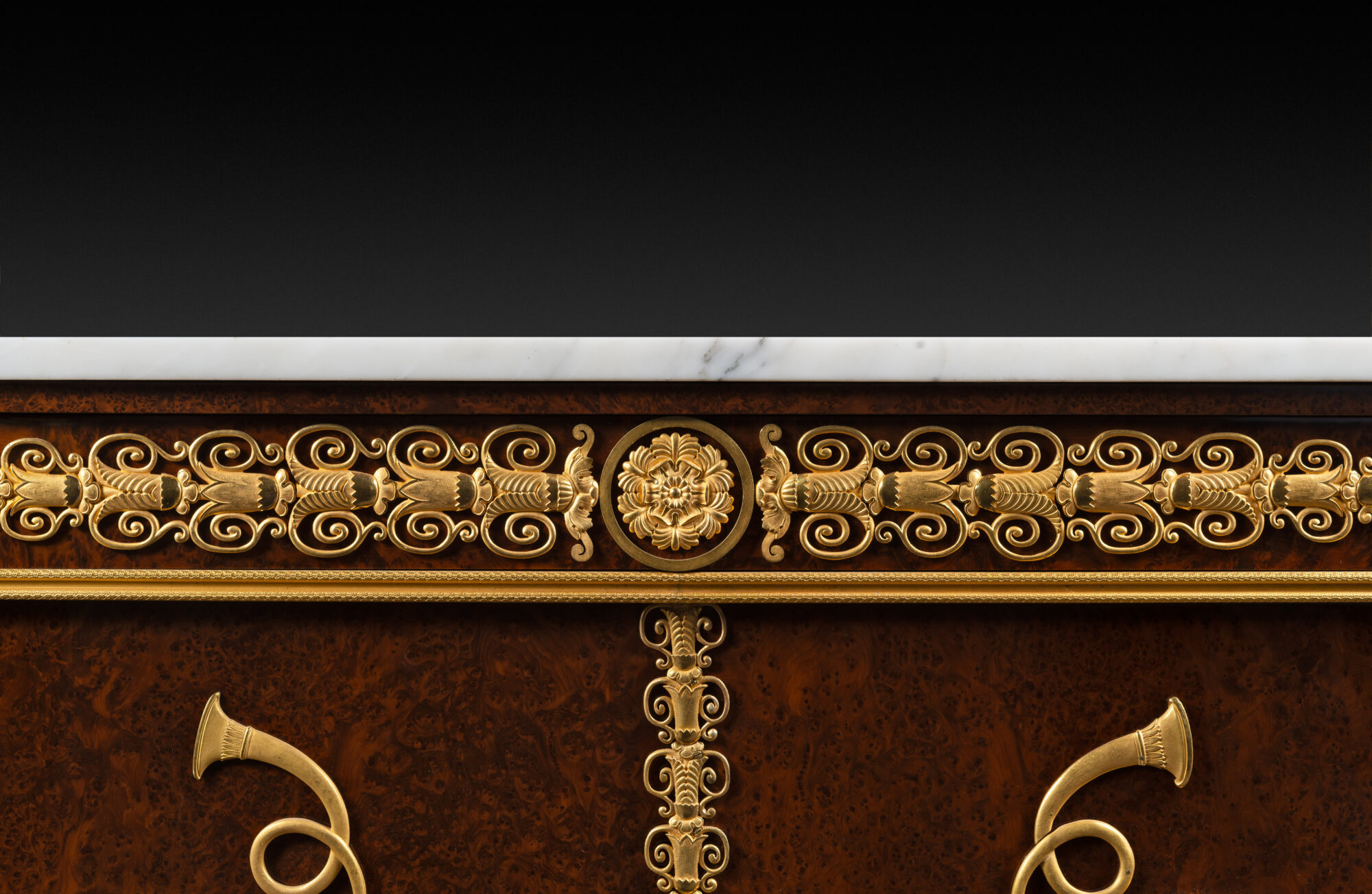 Commode_003-05_HD_WEB