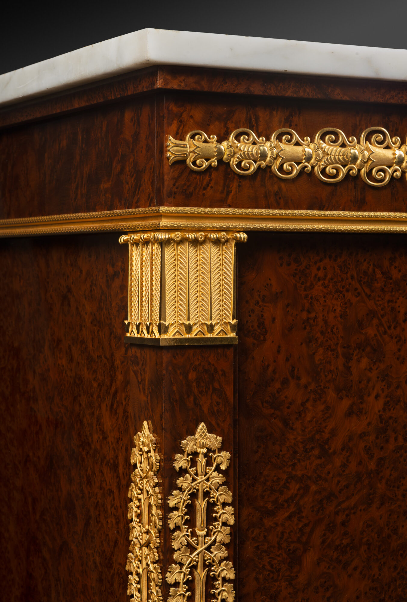Commode_003-06_HD_WEB
