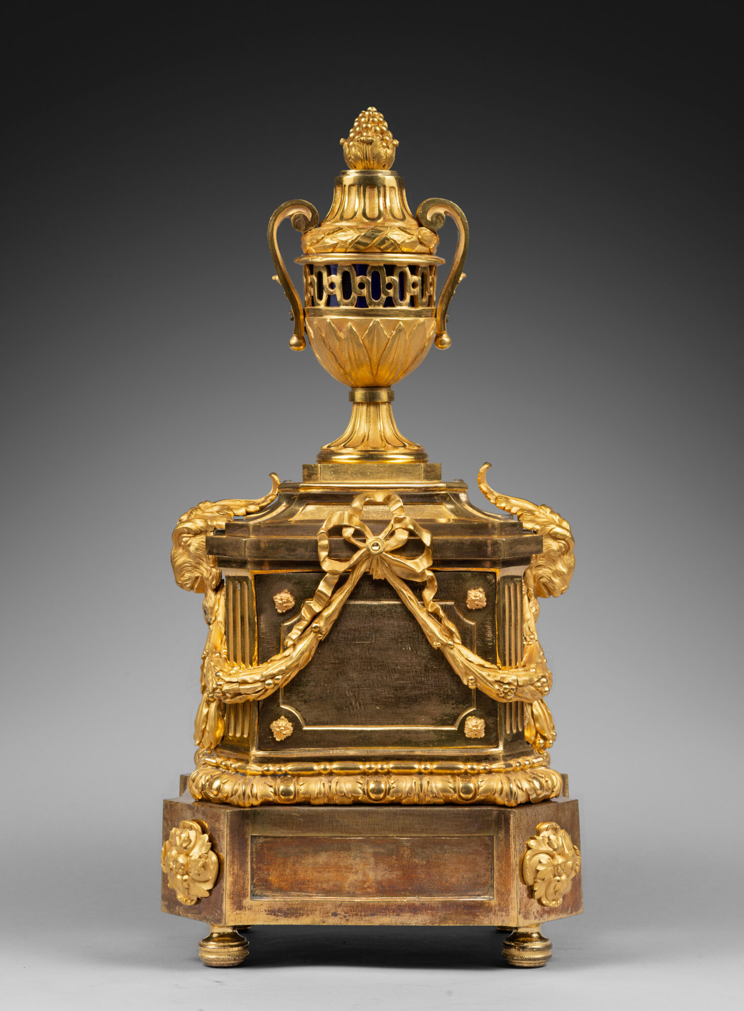 Pendule_538-04_HD_WEB